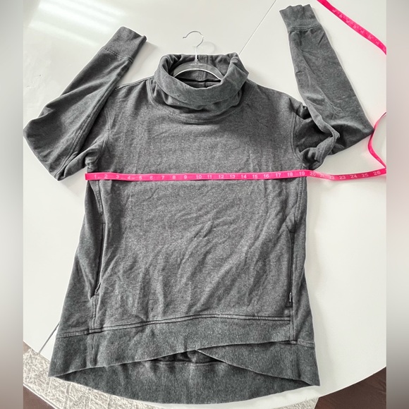 LULULEMON | 10 | ON THE DOUBLE | Turtleneck - Picture 12 of 15
